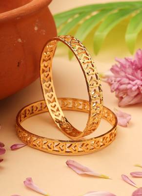 Set of 2 Gold-Plated Bangles with Self Heart Shape Design 2