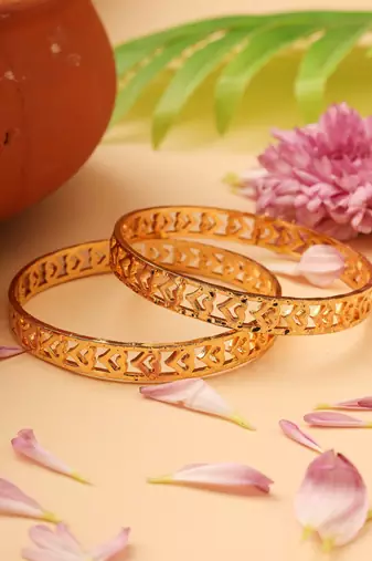 Set of 2 Gold-Plated Bangles with Self Heart Shape Design