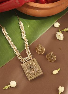 Reversible Pendant with Earrings and Pearl Chain Necklace 3