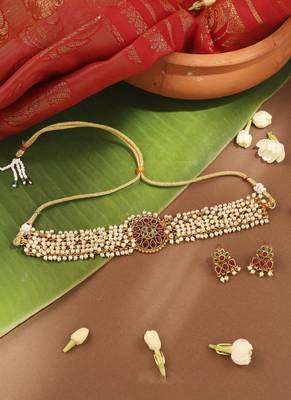 Pearl Choker Necklace Set with Round Pendant 1