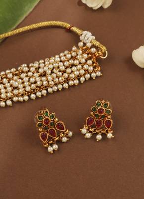 Pearl Choker Necklace Set with Round Pendant 3