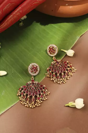 Gold-Plated Stone-Studded Round & Kari Motif Shape Choker Necklace