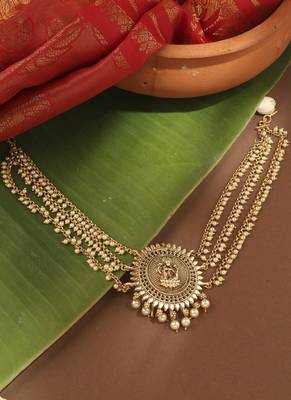Gold-Plated 3-Layer Pearl Chain Hair Accessory with Lakshmi Motif Pendant 1