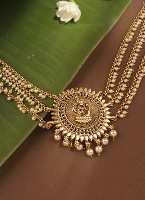 Gold-Plated 3-Layer Pearl Chain Hair Accessory with Lakshmi Motif Pendant 3