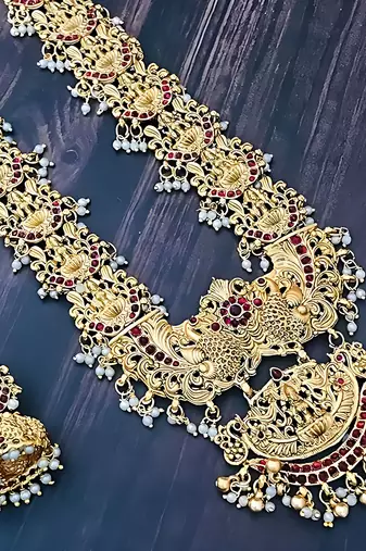 Exquisite gold filigree necklace and earrings set