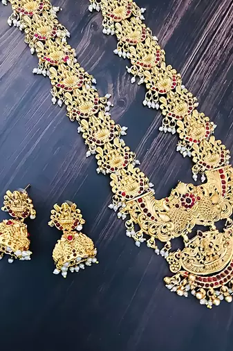 Exquisite gold filigree necklace and earrings set