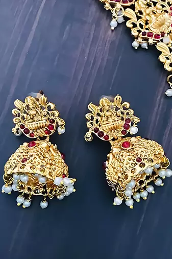 Exquisite gold filigree necklace and earrings set