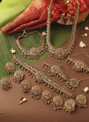Gold-plated bridal necklace set in south indian style 1