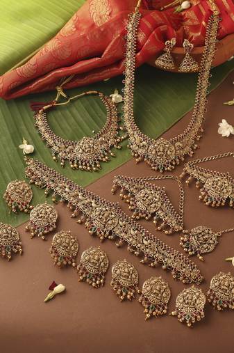 Gold-plated bridal necklace set in south indian style