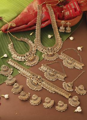 Gold-plated bridal necklace set in south indian style 1
