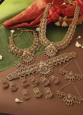 Gold-plated bridal necklace set in south indian style 1