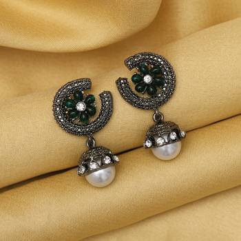 Green color black antique earrings 1