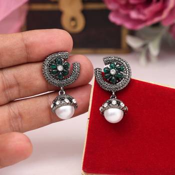Green color black antique earrings 2