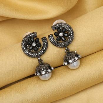 Black color black antique earrings 1