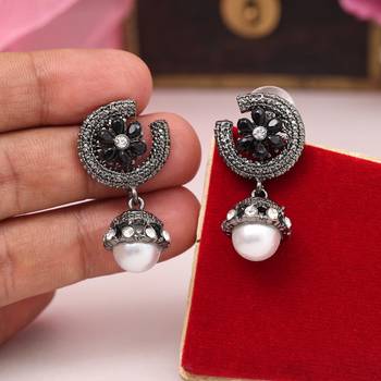 Black color black antique earrings 2