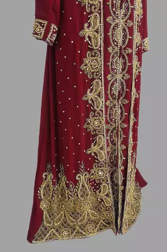 Maroon embroidered georgette islamic kaftans With Sun-proof hijab