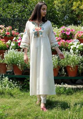 Cotton Kurta and Pant Set in Off-White with Embroidery 1