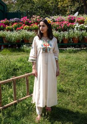 Cotton Kurta and Pant Set in Off-White with Embroidery 4