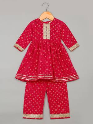 Saka designs girls magenta rayon printed kurta with palazzo set 1