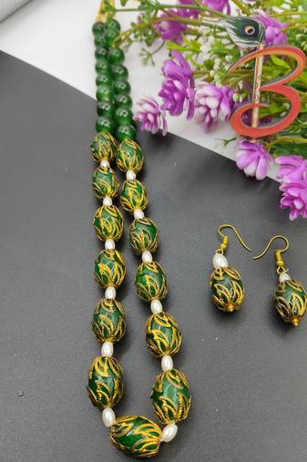 Green Ovel Glass Beads Necklace Set