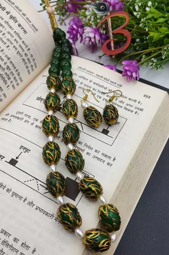 Green Ovel Glass Beads Necklace Set