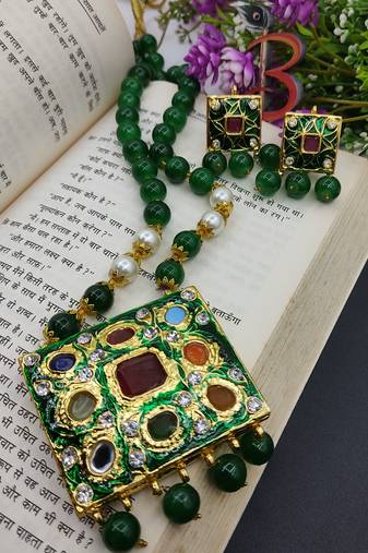 Green Meenakari Navartan Necklace Set 