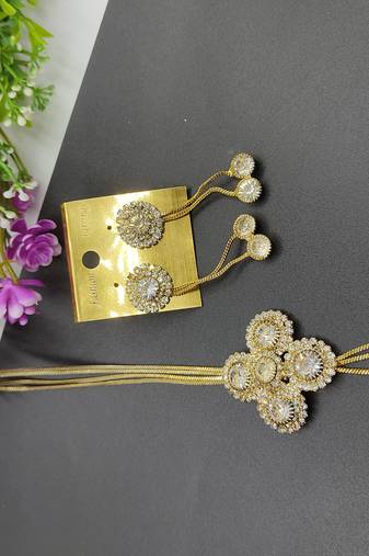 White Tlower Necklacer Set