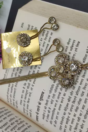 White Tlower Necklacer Set