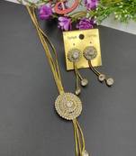 White Round Necklacer Set