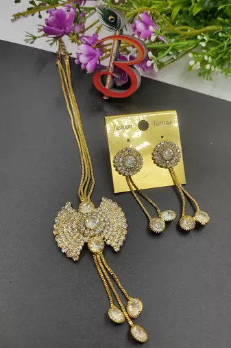 White Chain Pandent Necklacer Set