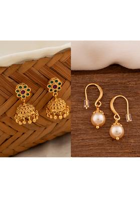 Two pairs of earrings Jhumki and swarovski light gold pearl one gram gold 2