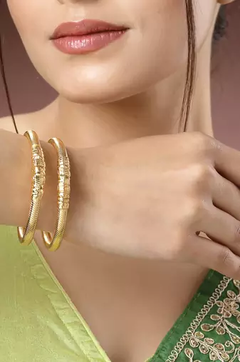gold alloy bangles with handcrafted plain design