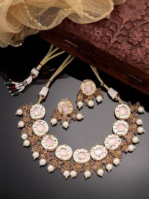 Women gold-plated kundan-studded  beaded necklace and earrings 2