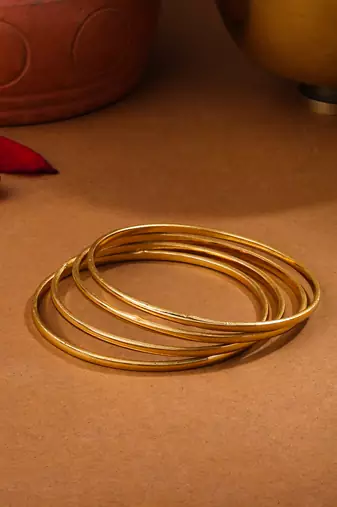 Women's set of 4 gold-plated traditional daily use bangles