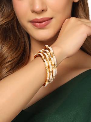 Women's set of 4 gold-plated traditional pearls beaded bangles 1