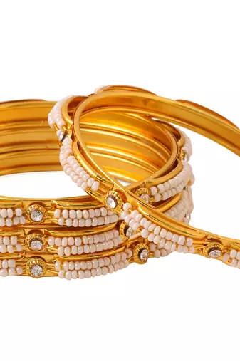 Women's set of 4 gold-plated traditional pearls beaded bangles