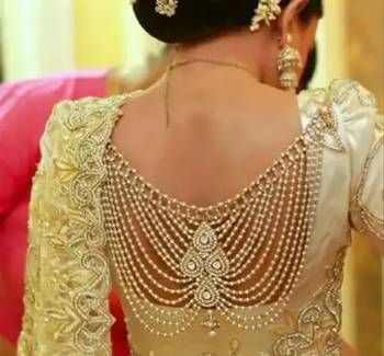 Trendy women blouse brouch 1