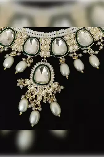 Elegant pearl and kundan Necklace :: set with green enamel accents