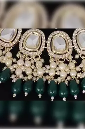 Kundan choker Necklace :: set with green emerald beads and pearls - traditional indian wedding jewelry