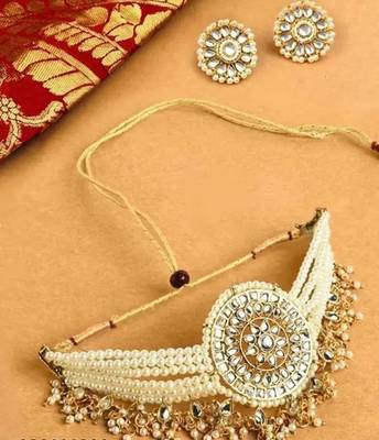 Elegant bridal jewelry set with pearl choker and ornate maang tikka 2
