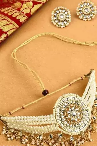 Elegant bridal jewelry set with pearl choker and ornate maang tikka