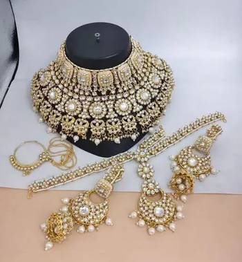 Heavy bridal kundan choker necklace set with earrings, maang tikka  - complete wedding jewelry collection 1