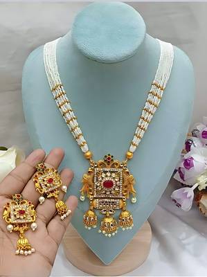 Elegant white pearl and gold kundan necklace set with ornate pendant 1