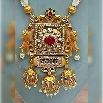 Elegant white pearl and gold kundan necklace set with ornate pendant 2