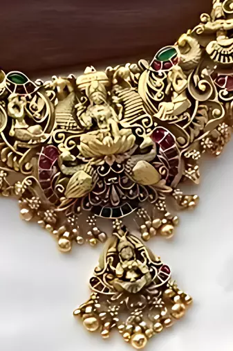 Exquisite gold-plated temple jewelry set with Necklace ::, choker and jhumka earrings