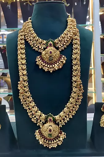 Exquisite gold-plated temple jewelry set with Necklace ::, choker and jhumka earrings