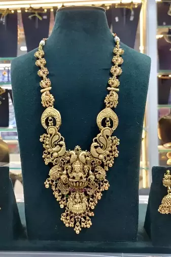 Exquisite gold-plated temple jewelry set with Necklace ::, choker and jhumka earrings