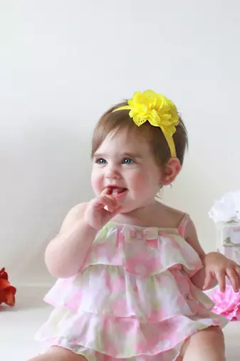 Akinoskids Wavy Edge Hollow Out Yellow Flower Soft Elastic Newborn Headband
