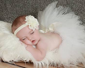Akinoskids Wavy Edge Hollow Out Cream Flower Soft Elastic Newborn Headband 1