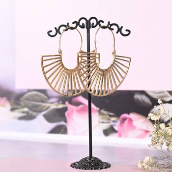 Women golden hoop earrings 1